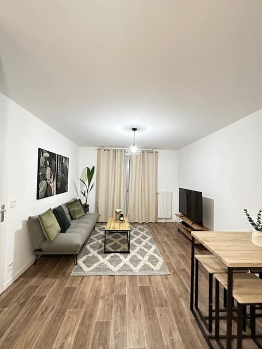 Cosy House A 6 Min Du Rer A Et Psa Apartman Carrières-sous-Poissy Kültér fotó
