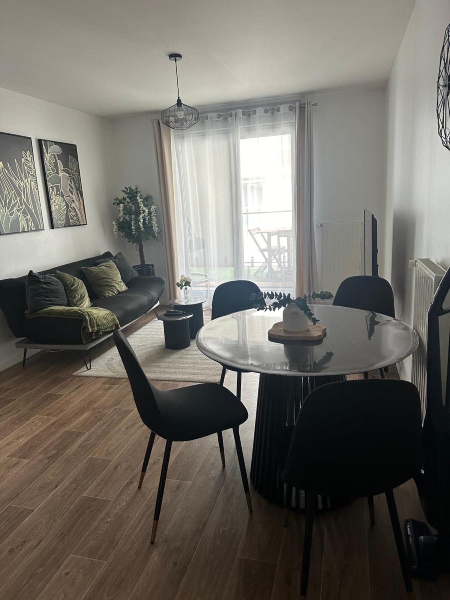 Cosy House A 6 Min Du Rer A Et Psa Apartman Carrières-sous-Poissy Kültér fotó