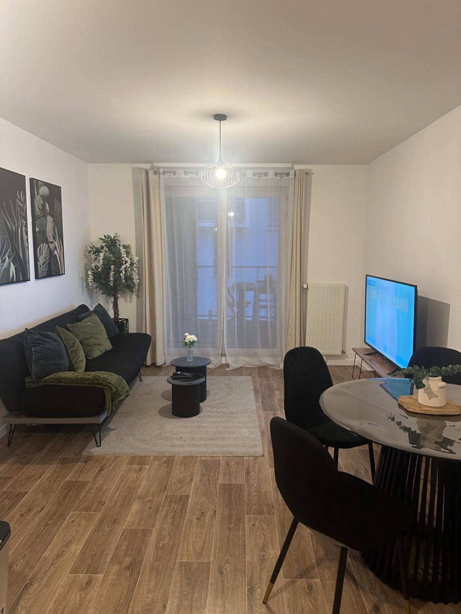 Cosy House A 6 Min Du Rer A Et Psa Apartman Carrières-sous-Poissy Kültér fotó